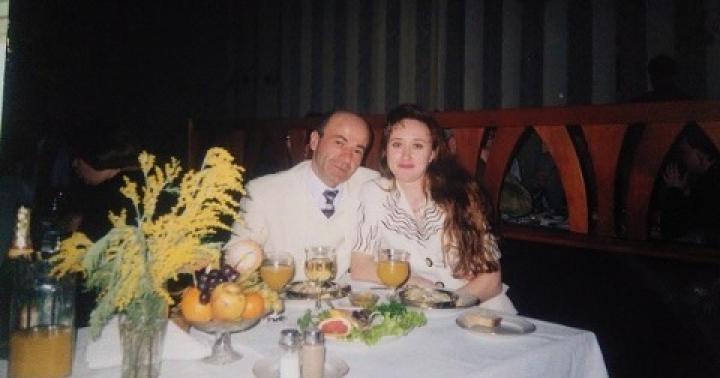 Ο σύζυγος του Zsro, η αξιότιμη δικηγόρος Irina Rukishnikova, ο επιχειρηματίας Andrey Korovayko, διέφυγε στην Ισπανία