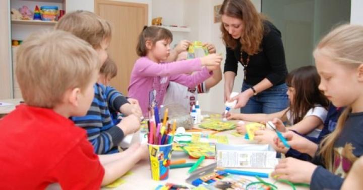 Τα δημόσια σχολεία θα έχουν το δικαίωμα να διεξάγουν νόμιμα μαθήματα επί πληρωμή - Rossiyskaya Gazeta